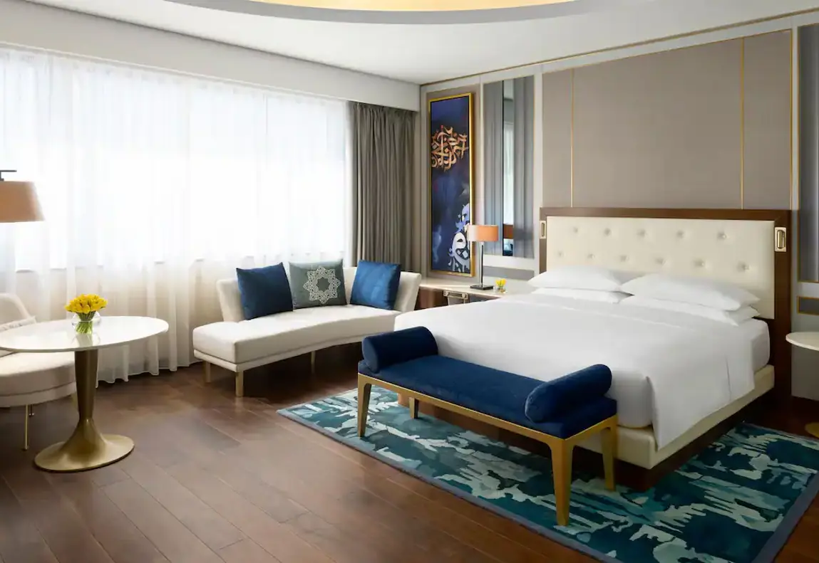 Grand-Hyatt-Al-Khobar-P005-Club-King-Guestroom.16x9.webp