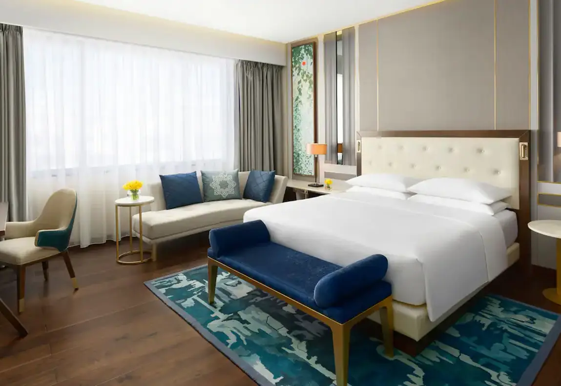 Grand-Hyatt-Al-Khobar-P025-Grand-Suite-Bedroom.16x9 (1).webp